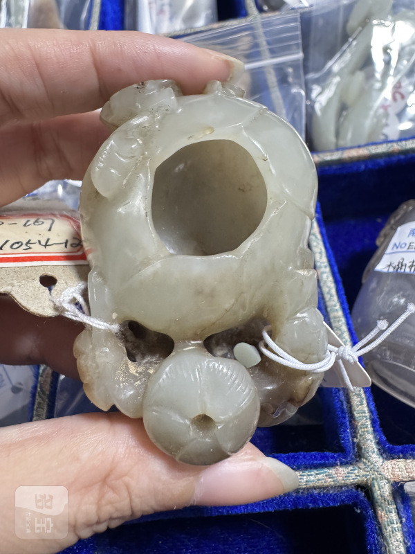 清 玉雕莲荷纹水呈 - 图3